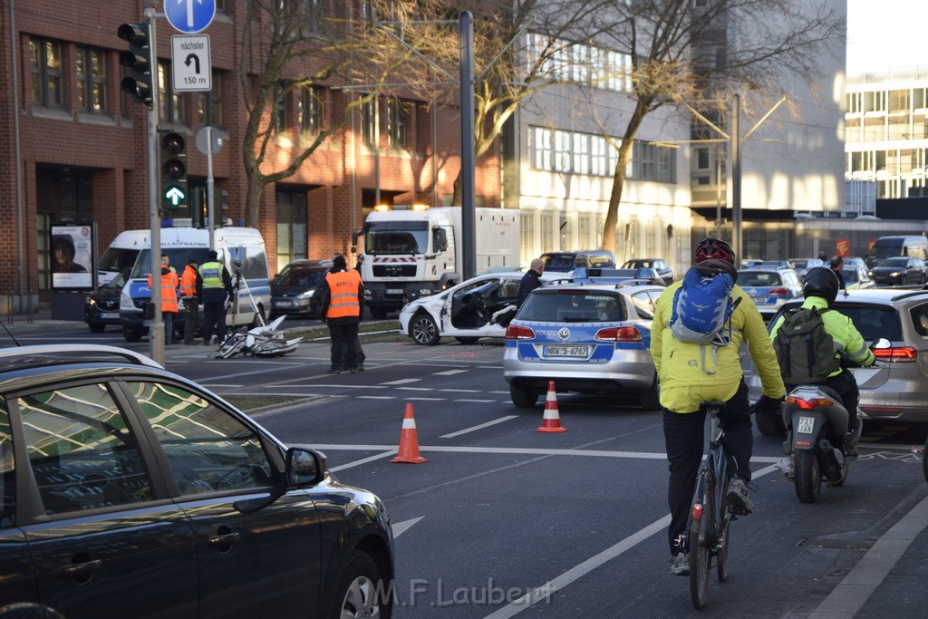 VU PKW Strab Koeln Mitte Pipinenstr Hohestr P202.JPG - Miklos Laubert